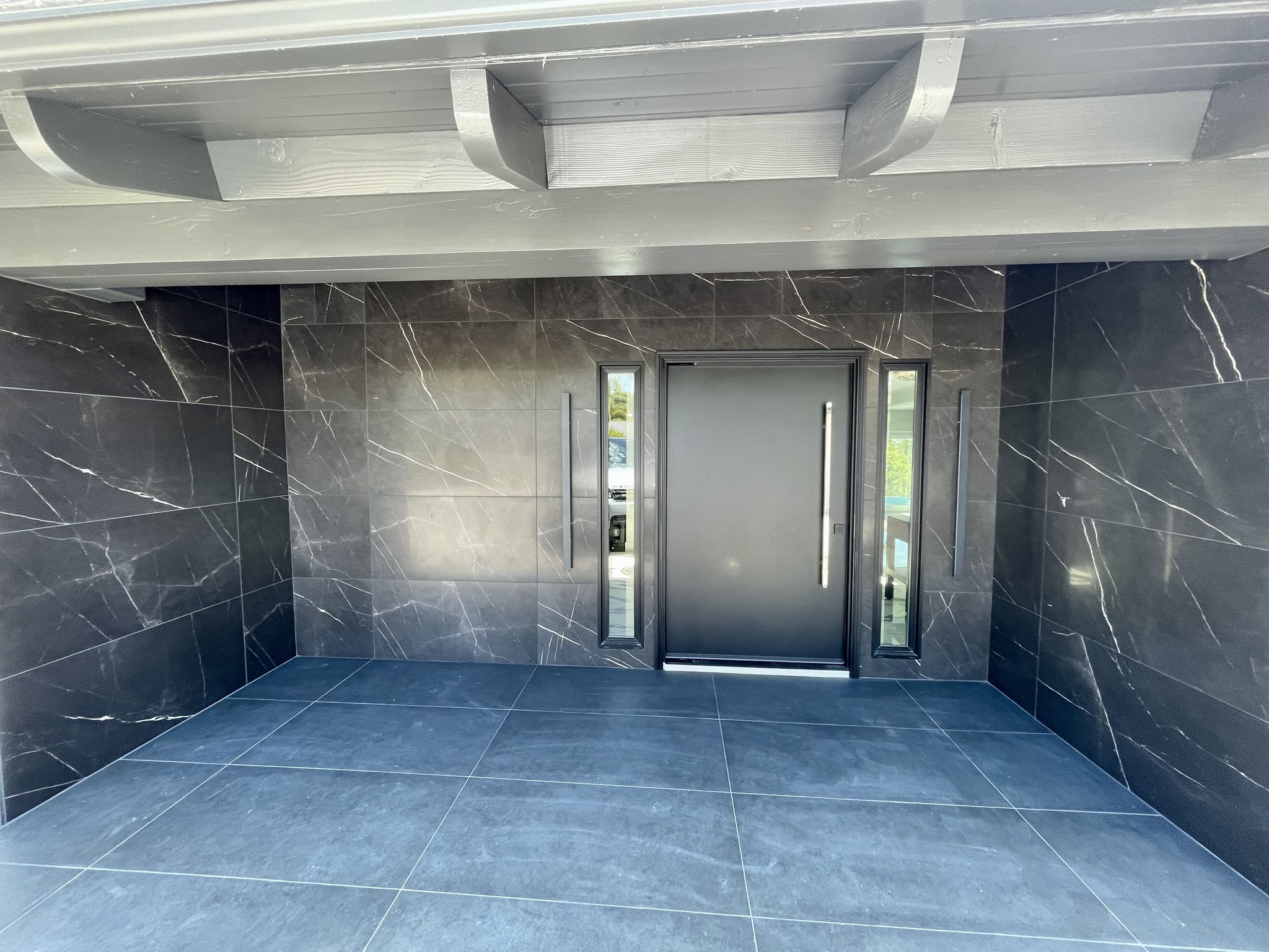 Know Howe Tile business image