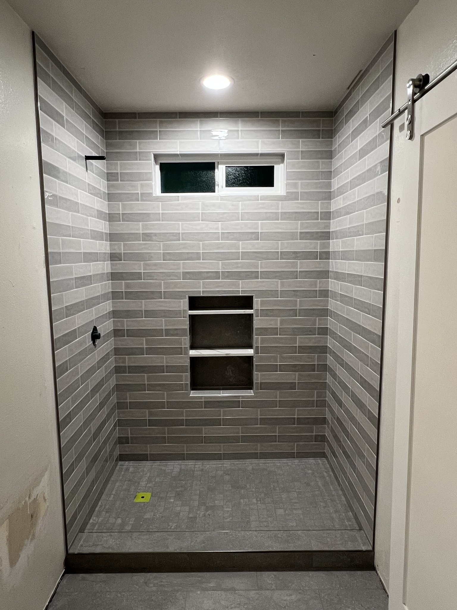 Know Howe Tile business image